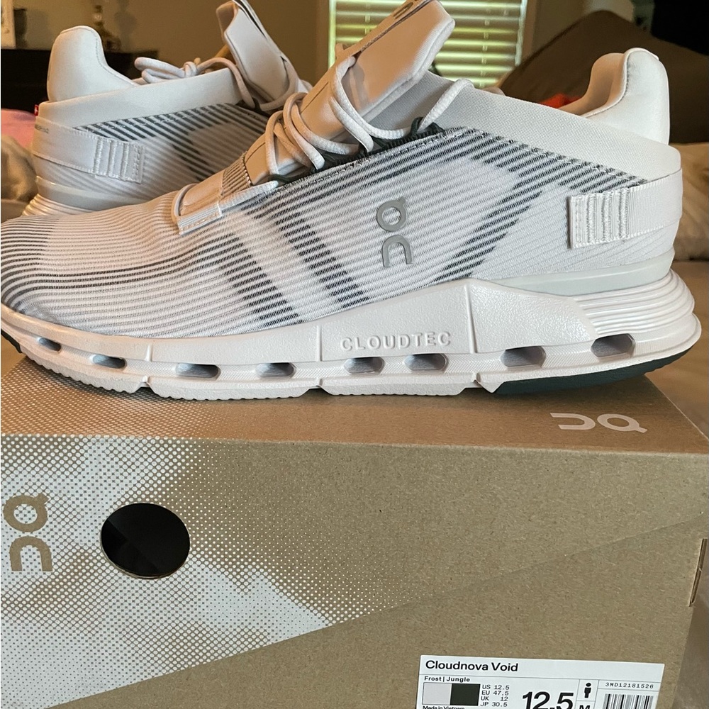 On Men’s Cloudnova Void Size 12.5M Frost/Jungle NEW with CloudTec Cushioning